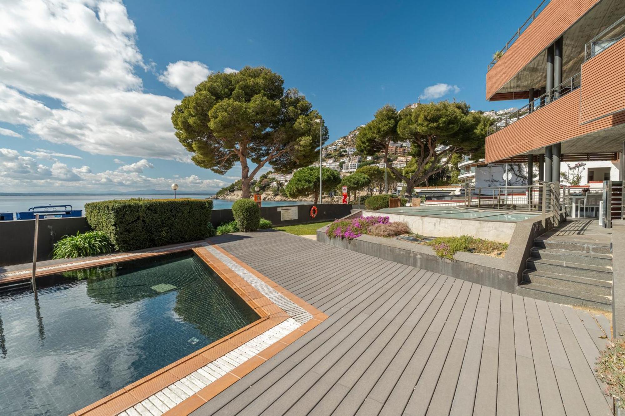 Apartamento Con Gran Terraza Delante Del Mar Росес Екстериор снимка